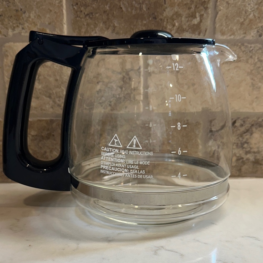 Source Unknown Glass Coffee Decanter with Black Handle and Lid